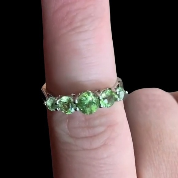 STERLING SILVER PERIDOT RING - Picture 6 of 12